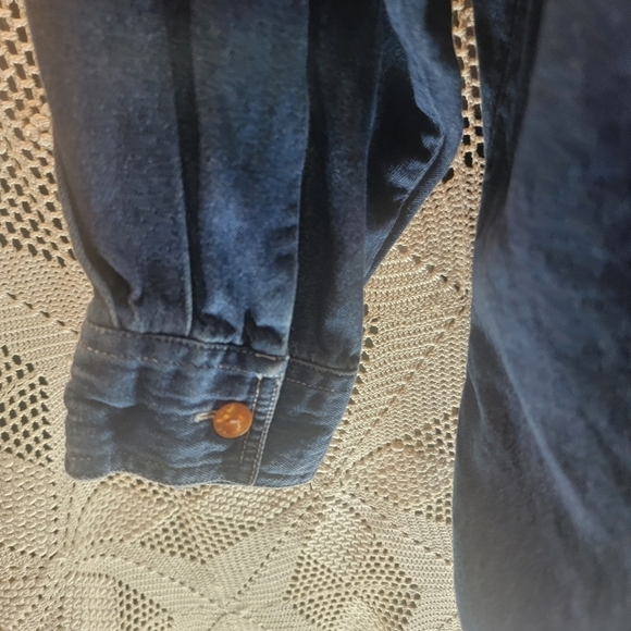 Silver thread XL Long sleeve button down denim looking top - Picture 10 of 16